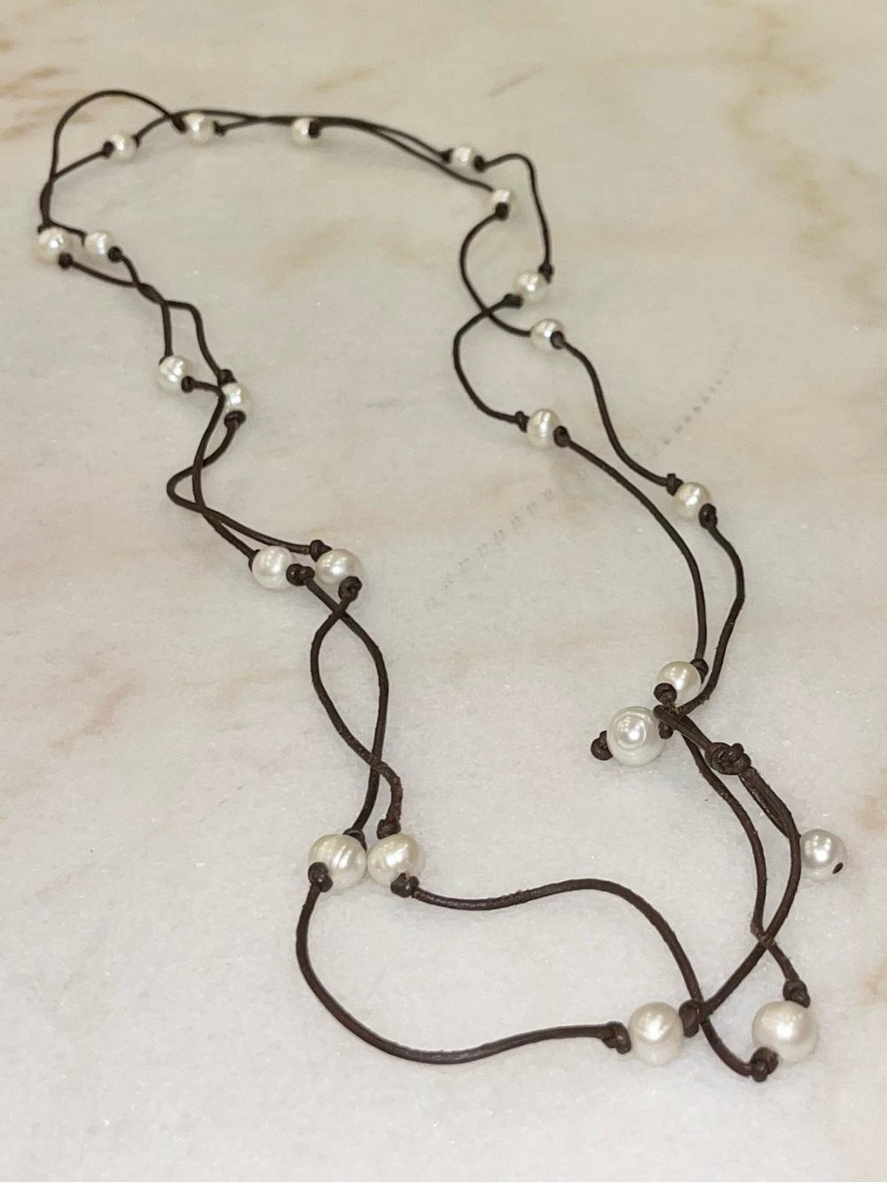 New waxed curd and pearl necklace